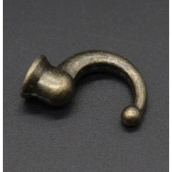 Крючок металлический, 28*23 мм