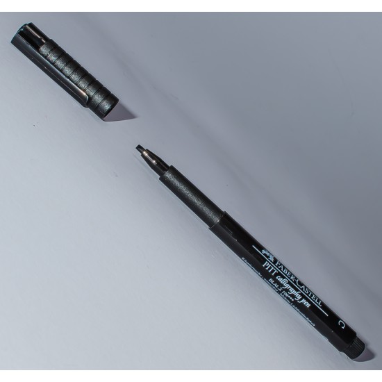 167599 Художня ручка Pitt Artist Pen Calligraphy, накінечник C, ЧОРНА, Faber-Castell 167599 Художественная ручка Pitt Artist Pen, наконечник С (каллиграфический), ЧОРНИЙ (199)
